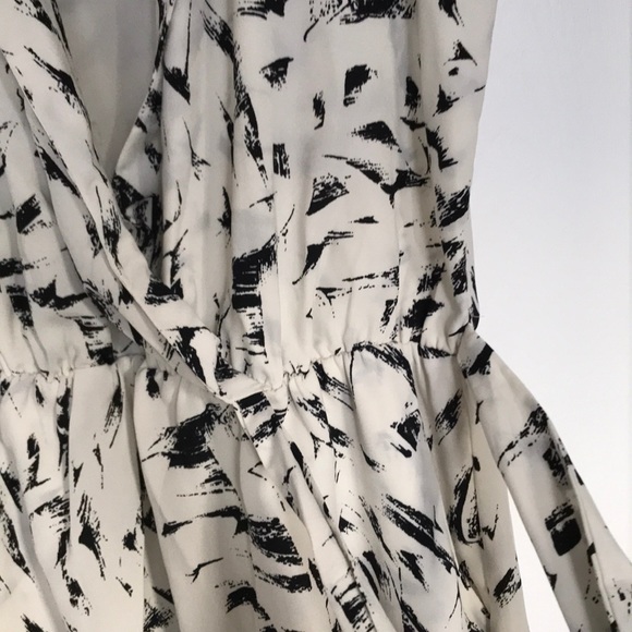 Off white sleeveless dress with pockets - Picture 6 of 10